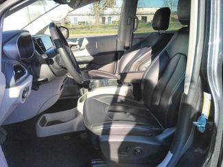 Used 2023 Chrysler Pacifica Touring-L video 2