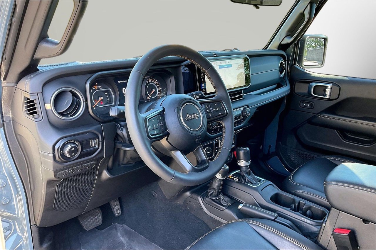 Certified 2024 Jeep Gladiator Sport w/ Premium Package AWD/4WD image 18