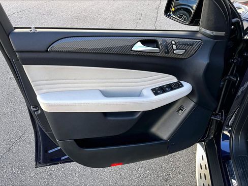 Used 2019 Mercedes-Benz GLE 43 AMG AMG GLE 43 image 21