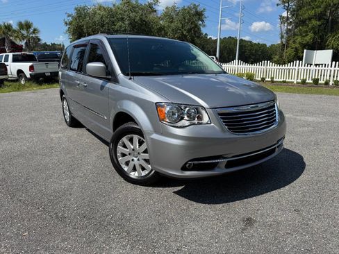 Used 2013 Chrysler Town & Country Touring image 37