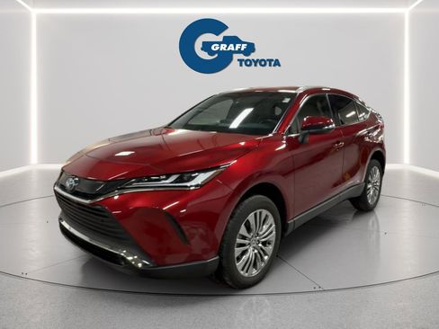 Used 2022 Toyota Venza XLE image 1
