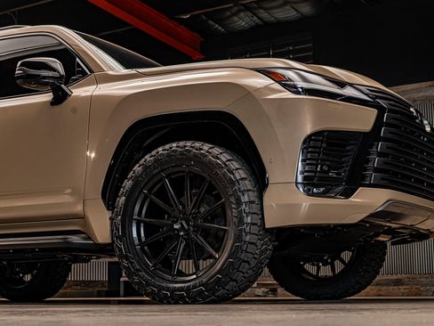 Used 2025 Lexus LX 700h Overtrail AWD/4WD image 10