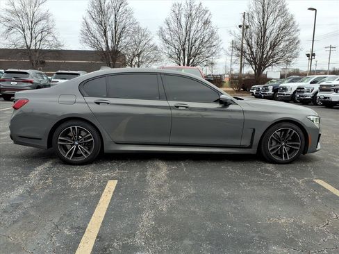 Used 2021 BMW 750i xDrive w/ Executive Package image 27