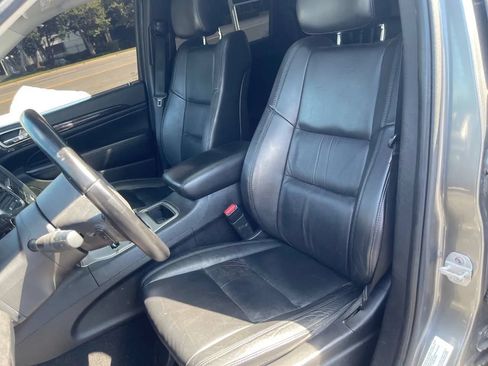 Used 2012 Jeep Grand Cherokee Laredo AWD/4WD image 17