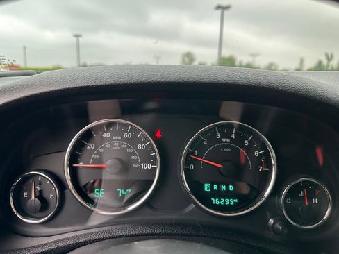 Used 2018 Jeep Wrangler Unlimited Sahara AWD/4WD image 15