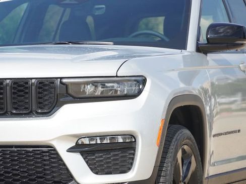 New 2025 Jeep Grand Cherokee Limited w/ Black Appearance Package AWD/4WD image 4