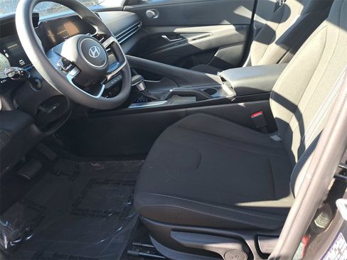 Used 2024 Hyundai Elantra SEL image 11