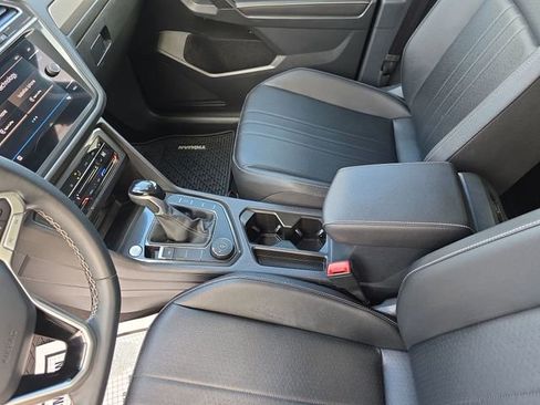 Used 2022 Volkswagen Tiguan SE image 21