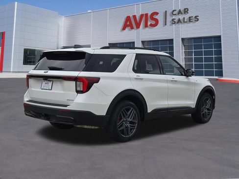 Used 2025 Ford Explorer ST-Line w/ ST-Line Street Pack AWD/4WD image 6