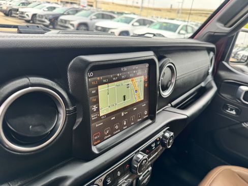 Used 2021 Jeep Wrangler Unlimited Sahara w/ Cold Weather Group AWD/4WD image 14