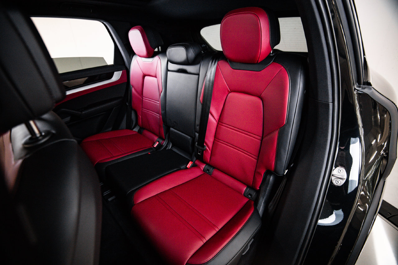 Certified 2026 Porsche Cayenne AWD/4WD image 24