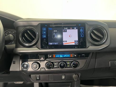 Used 2017 Toyota Tacoma TRD Sport image 12