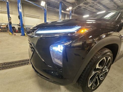 Certified 2025 Chevrolet Trax RS w/ Driver Confidence Package image 29