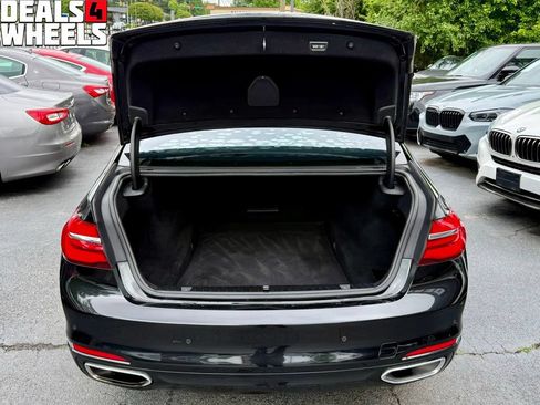 Used 2018 BMW 740i RWD image 12