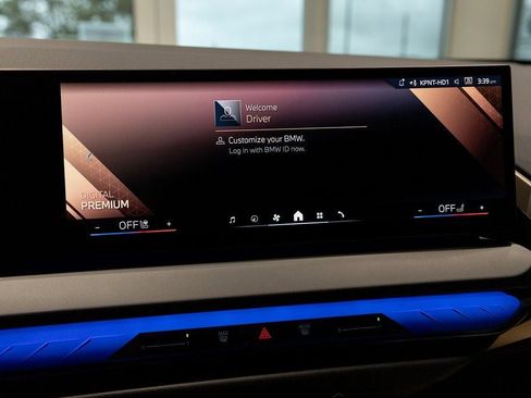 Used 2025 BMW X3 xDrive30i w/ Premium Package image 29