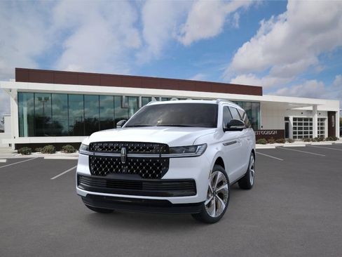 New 2026 Lincoln Navigator Black Label AWD/4WD image 2