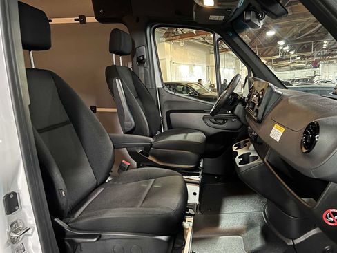 Used 2025 Mercedes-Benz Sprinter 2500 image 12