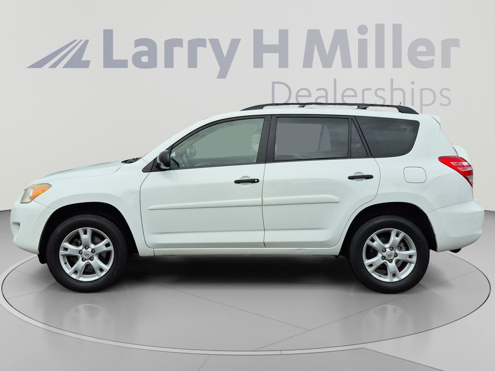 Used 2009 Toyota RAV4 4WD V6 w/ Tow Prep Pkg image 2