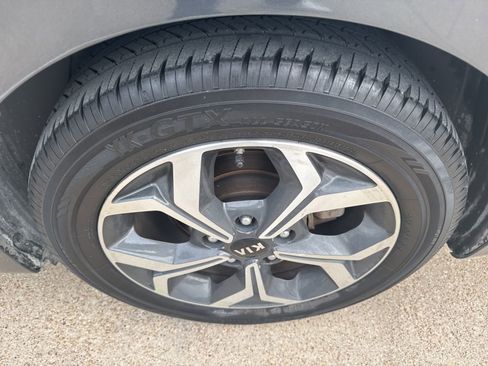 Used 2019 Kia Forte LXS FWD image 3