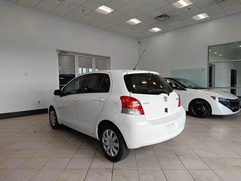 Used 2009 Toyota Yaris 4-Door Hatchback FWD image 5