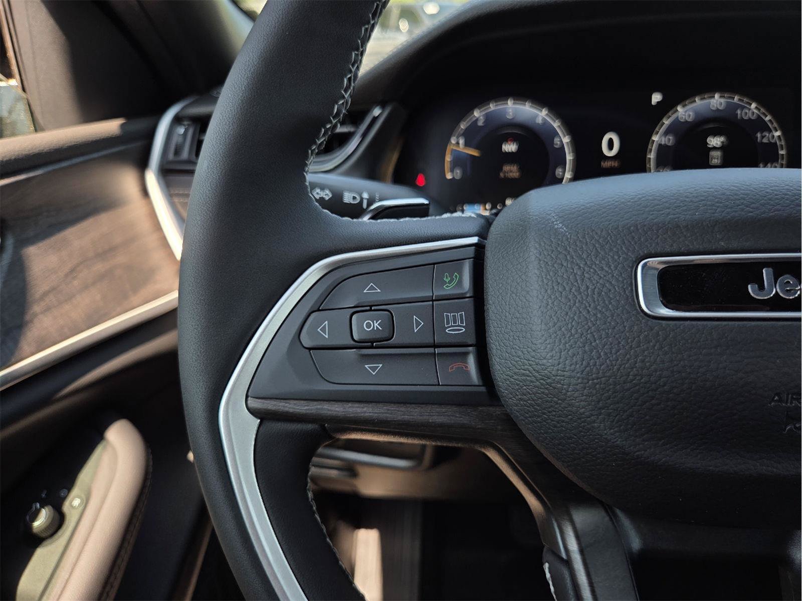 New 2027 Jeep Grand Cherokee Altitude RWD image 22