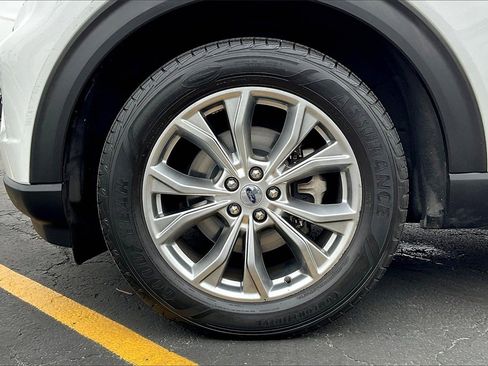 Certified 2020 Ford Explorer XLT w/ Equipment Group 202A image 8