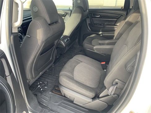 Used 2017 Chevrolet Traverse LT image 23