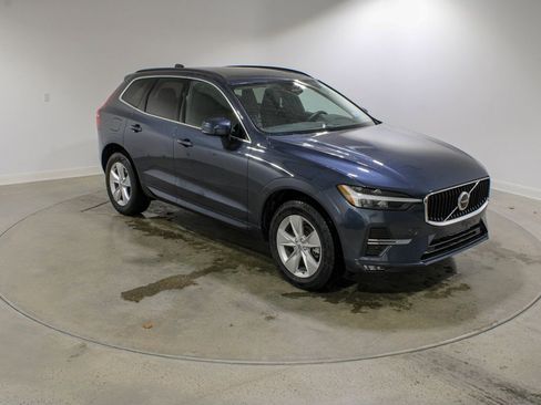 Used 2022 Volvo XC60 B5 Momentum image 7