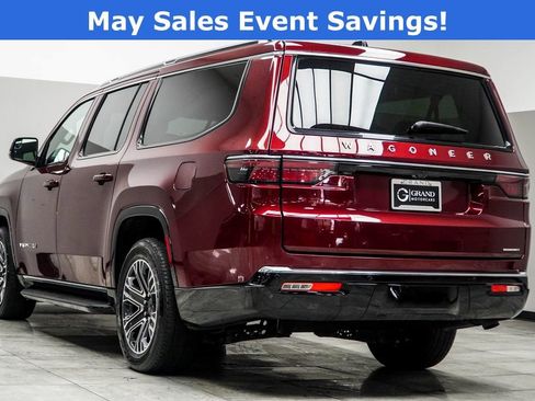 Used 2024 Jeep Wagoneer L Series II w/ Flexible Seating Group AWD/4WD image 10