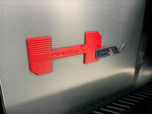 Used 2024 GMC Hummer EV 3X image 9