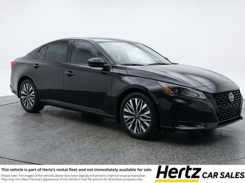 Used 2025 Nissan Altima 2.5 SV image 1