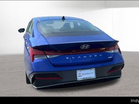 Used 2025 Hyundai Elantra Limited FWD image 8