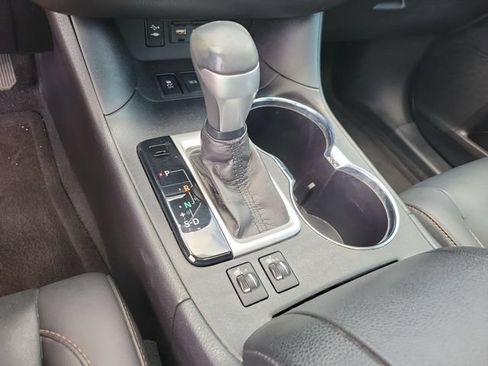Used 2019 Toyota Highlander XLE FWD image 25