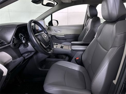 Used 2024 Toyota Sienna XLE image 20