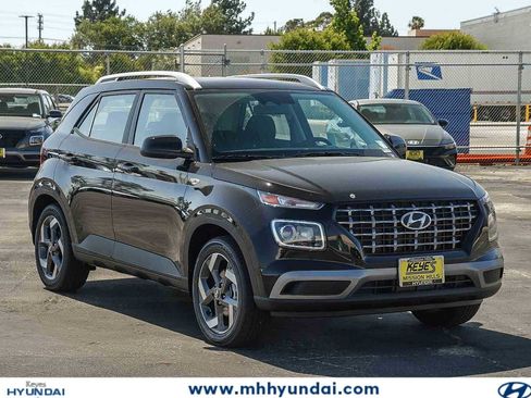 New 2026 Hyundai Venue SEL FWD image 3