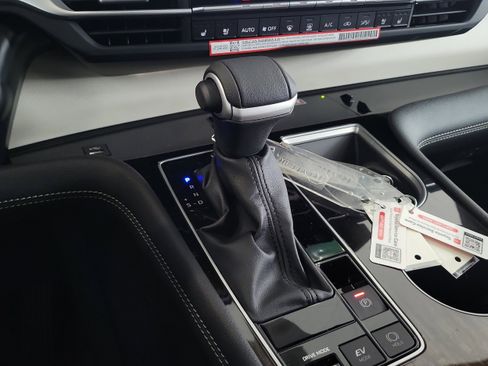 New 2026 Toyota Sienna Limited image 38