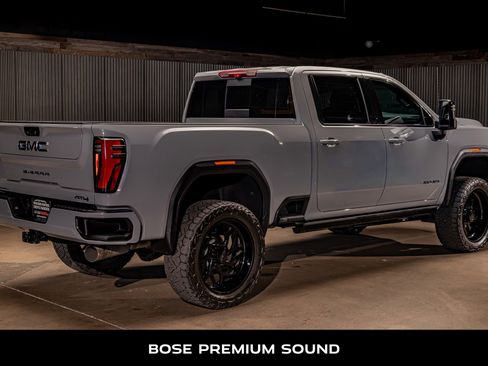 Used 2024 GMC Sierra 2500 AT4 w/ AT4 Premium Plus Package image 9