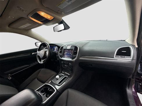 Used 2021 Chrysler 300 Touring w/ Driver Convenience Group image 28