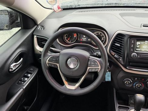 Used 2016 Jeep Cherokee Sport FWD image 14