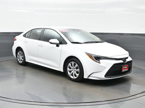 Used 2024 Toyota Corolla LE FWD image 8
