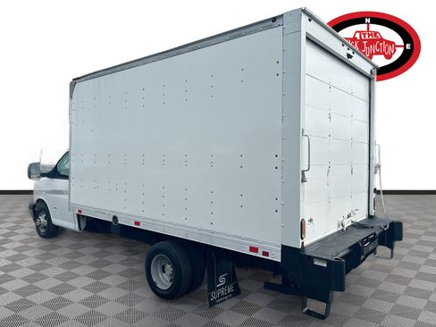 Used 2019 Chevrolet Express 3500 w/ Chrome Appearance Package image 5