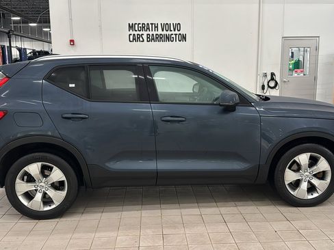 Used 2022 Volvo XC40 T5 Momentum w/ Protection Package image 4