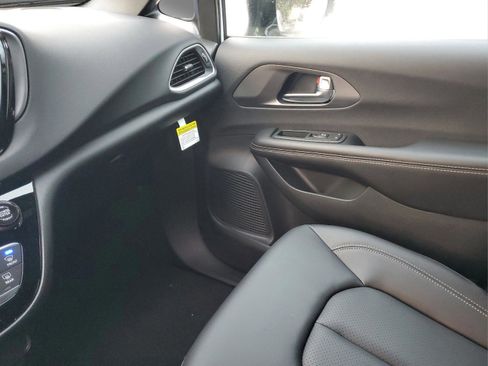 New 2026 Chrysler Voyager LX image 24
