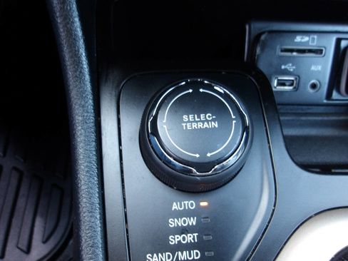 Used 2016 Jeep Cherokee Limited image 16