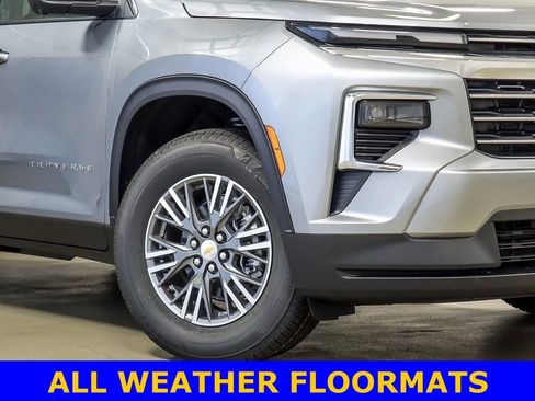 Used 2026 Chevrolet Traverse LT w/ Driver Confidence Package FWD image 4