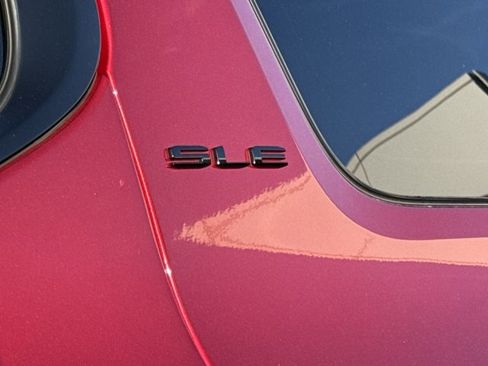 Used 2023 GMC Acadia SLE w/ Driver Convenience Package image 16