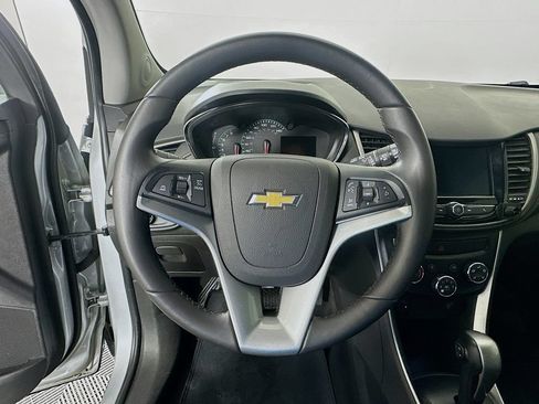 Used 2020 Chevrolet Trax LT w/ LT Convenience Package FWD image 11
