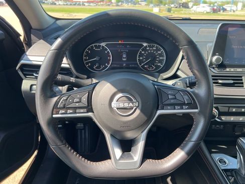 Used 2024 Nissan Altima 2.5 SR FWD image 12