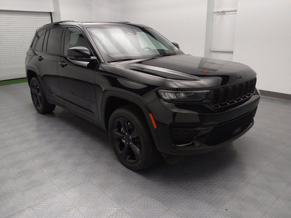 Used 2023 Jeep Grand Cherokee Altitude AWD/4WD image 13
