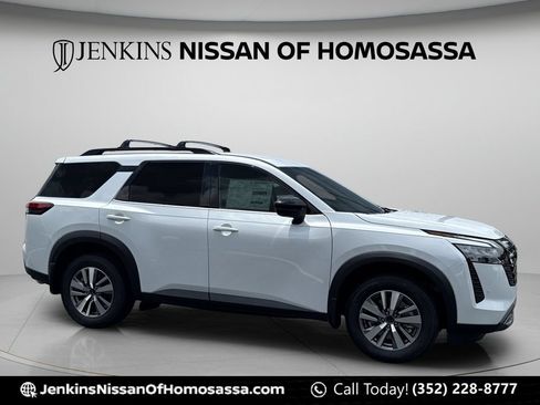 New 2026 Nissan Pathfinder SL FWD image 3